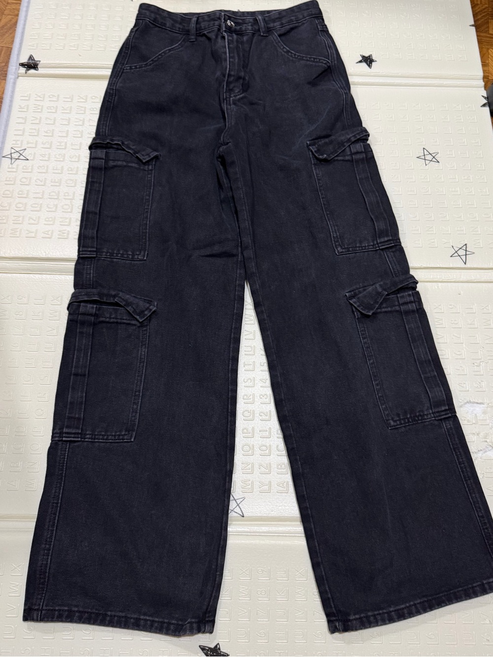 SHEIN Black Relaxed Cargo Jeans with Utility Pockets
